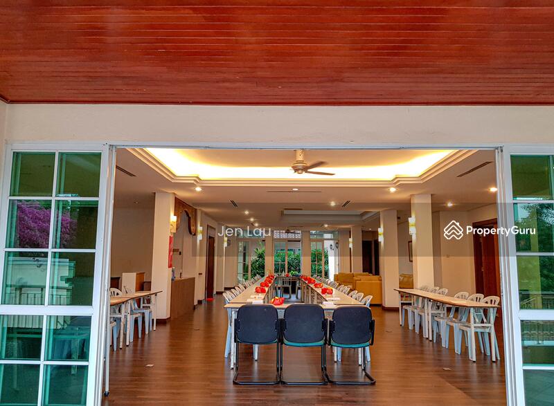 Untuk Dijual - Magnificent Bungalow With Beautiful Grand Pool And Huge Garden