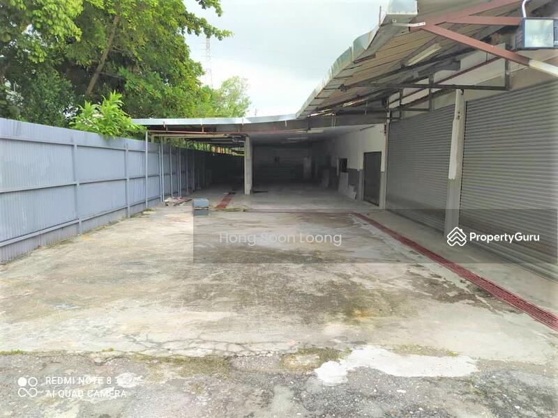 Factory for Rent in Petaling Jaya (Selangor) - Hong Soon Loong - Driveway - PropertyGuru.com.my