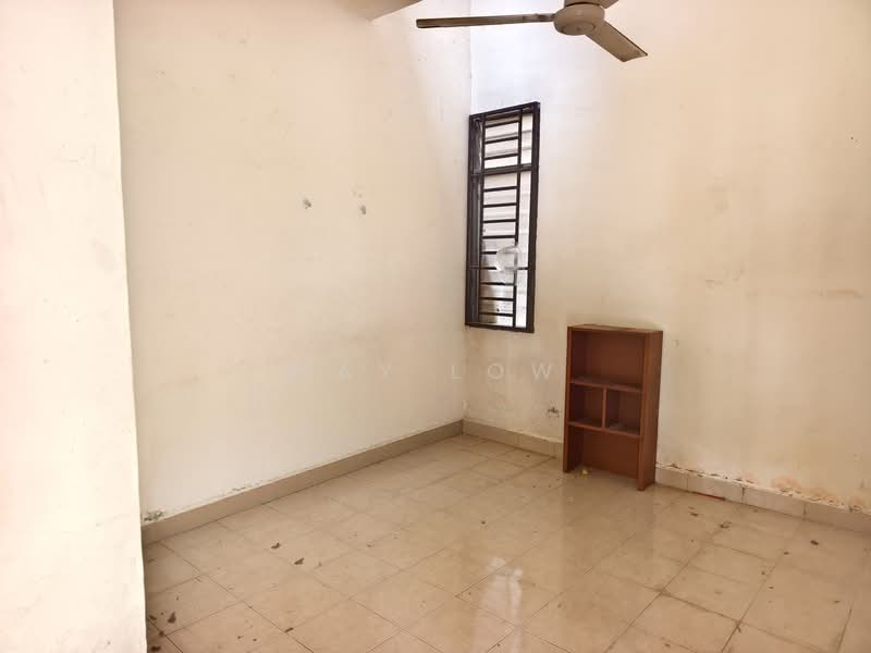 Rumah Teres 1 Tingkat untuk Disewa di Kelapa Sawit (Kulai) - May Low - kulai-house-for-rent-second room.jpg - PropertyGuru.com.my