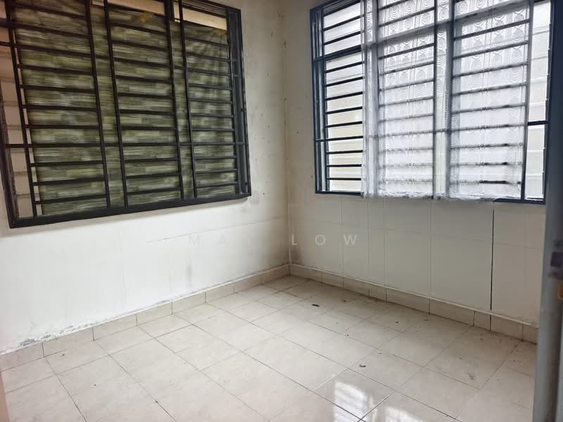 Rumah Teres 1 Tingkat untuk Disewa di Kelapa Sawit (Kulai) - May Low - kulai-house-for-rent-Third-room.jpg - PropertyGuru.com.my