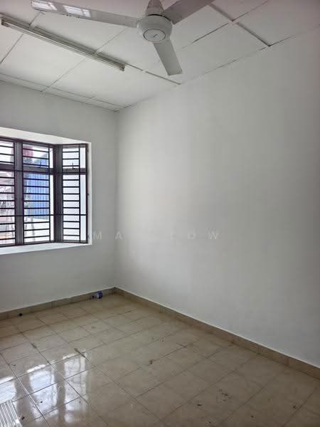 1-storey Terraced House for Rent in Kelapa Sawit (Kulai) - May Low - Kulai Sedenak master room - PropertyGuru.com.my