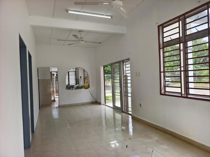 1-storey Terraced House for Rent in Kelapa Sawit (Kulai) - May Low - Kulai Sedenak living room corner - PropertyGuru.com.my