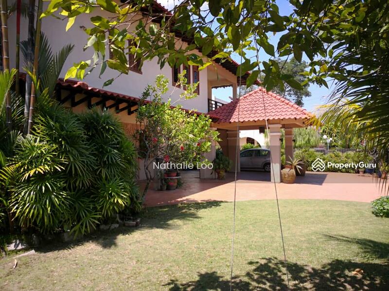 Bungalow House with Garden Penang, Bungalow At Sungai Ara, Penang