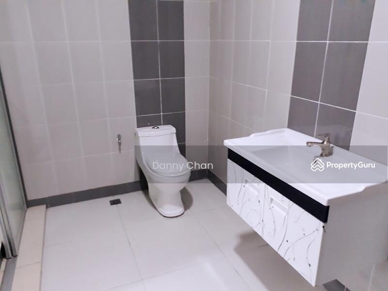 Master Bedroom Toilet