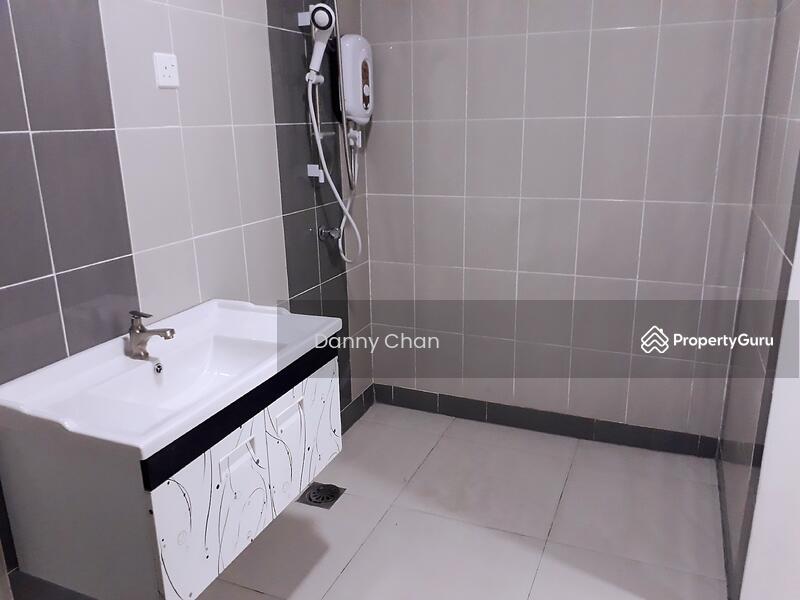 Master bedroom toilet 