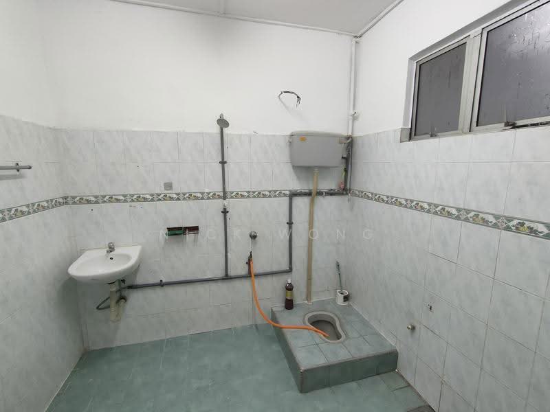2-storey Terraced House for Rent in Taman Subang Bestari (Sungai Buloh) - Nick Wong - Bathroom - PropertyGuru.com.my
