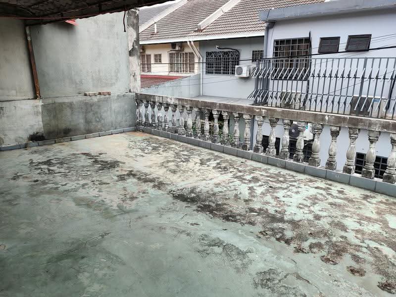 2-storey Terraced House for Rent in Taman Subang Bestari (Sungai Buloh) - Nick Wong - Balcony - PropertyGuru.com.my