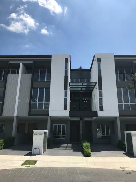No Longer Available Ridgefield Residences Tropicana Heights Jalan Kajang Villa Off Jalan P6 2 Kajang Selangor 4 Bedrooms 2012 Sqft Terraces Link Houses For Rent By Vanessa Wong Rm 3 300 Mo 29820000