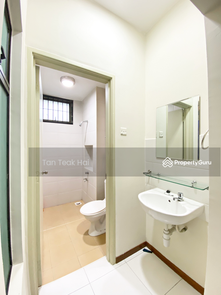 COMMON BATHROOM (GROUND FLOOR)