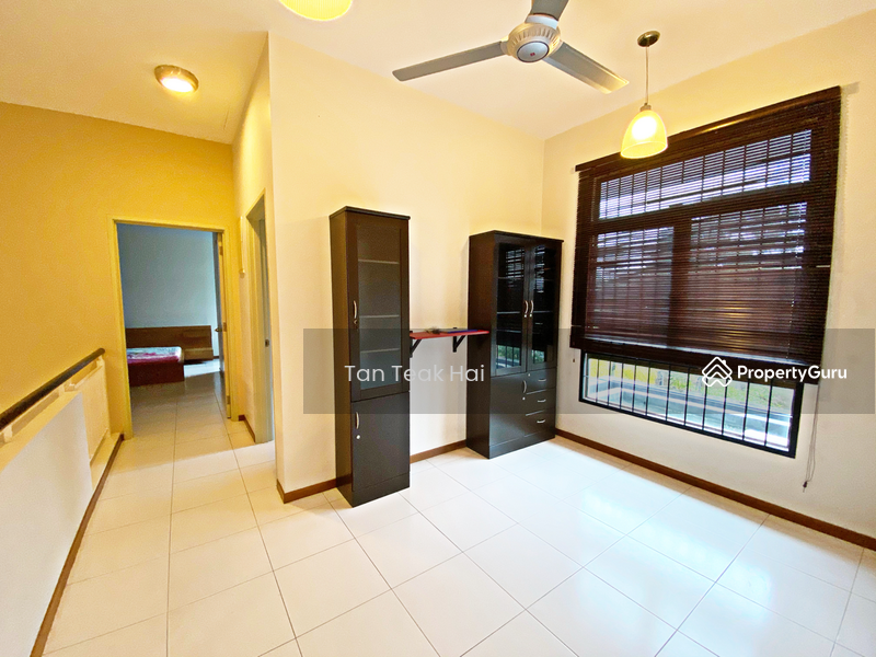 1ST FLOOR LIVING AREA