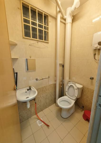 Pangsapuri untuk Disewa di Relau Vista Apartment - Weng Sern - Bathroom - PropertyGuru.com.my