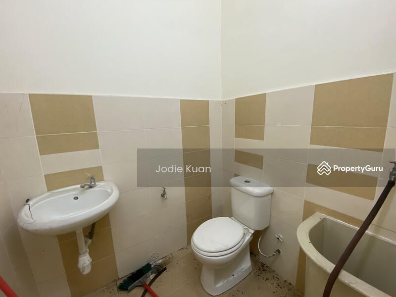 Sharing Bathroom 