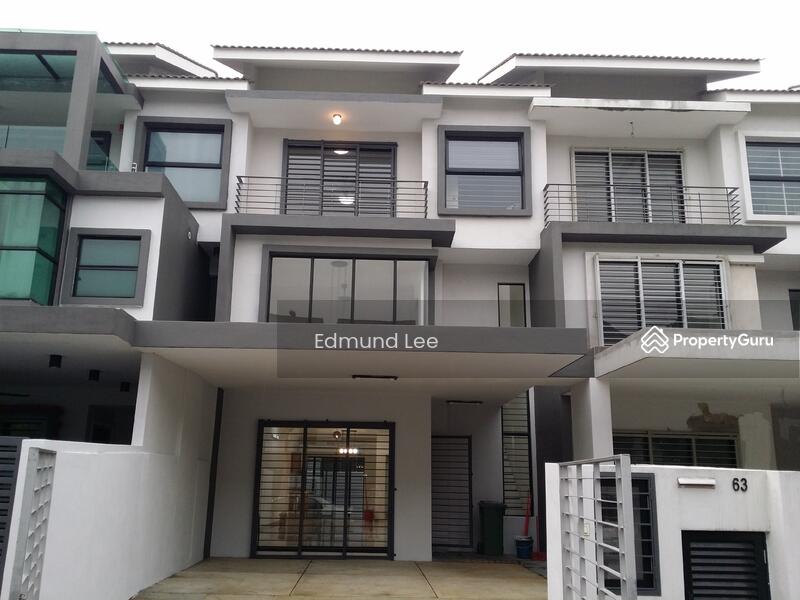 Dale, Lake Fields, 2a Jln Taksi Damai 6, Taman Tasik Damai, Sungai Besi