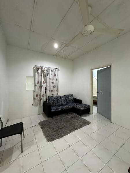 2-storey Terraced House for Rent in Bandar Putra Permai (Seri Kembangan) - Dante Leong Zhenwen - Living Room - PropertyGuru.com.my