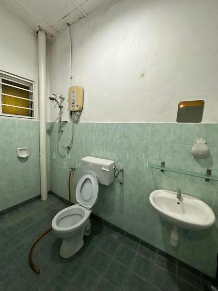 2-storey Terraced House for Rent in Bandar Putra Permai (Seri Kembangan) - Dante Leong Zhenwen - Bathroom - PropertyGuru.com.my