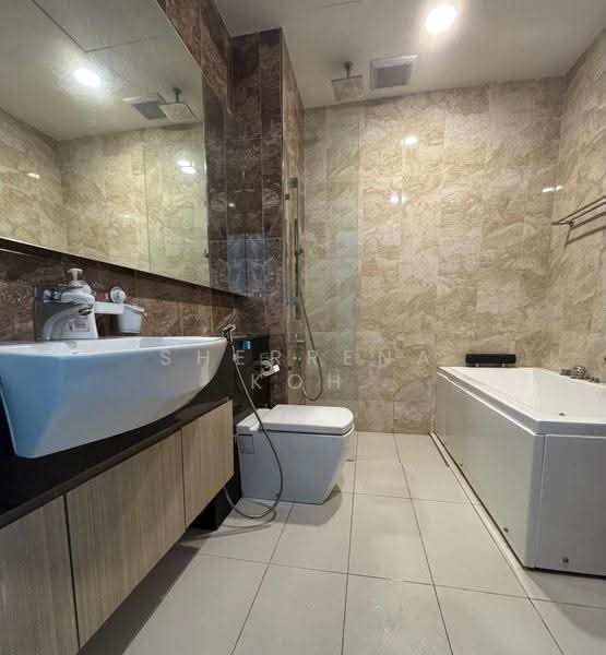 Kondominium untuk Dijual di Paragon Suites @ CIQ - Sherrena Koh - Bathroom - PropertyGuru.com.my