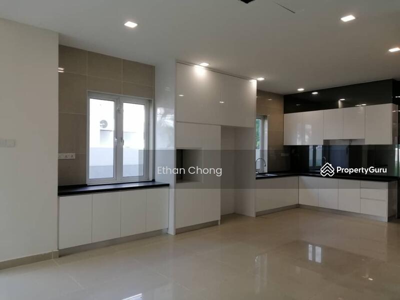 Untuk Disewa - Sri Petaling 3 and half Sty Semi D With Lift Fully furnished kuala lumpur