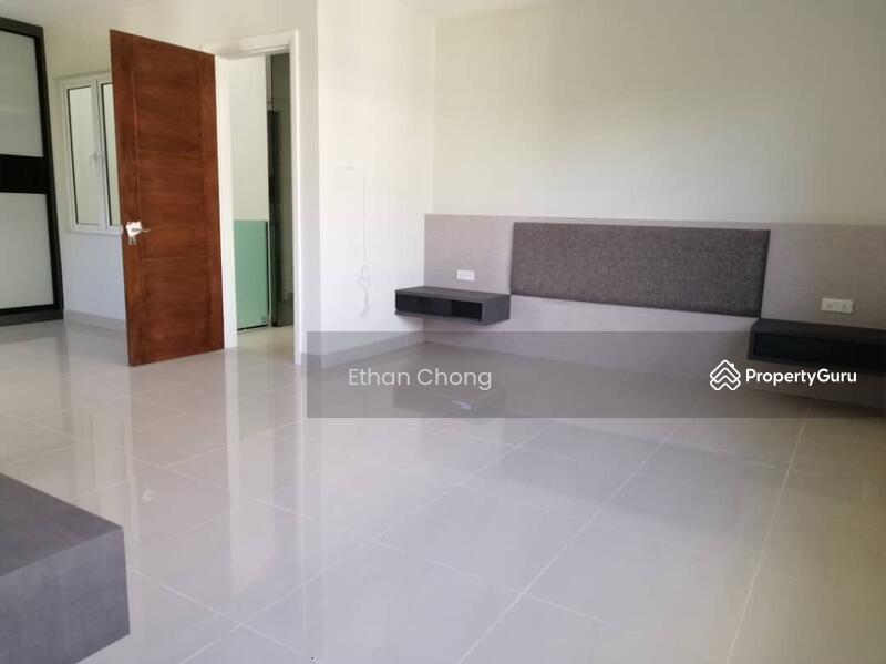 Untuk Disewa - Sri Petaling 3 and half Sty Semi D With Lift Fully furnished kuala lumpur