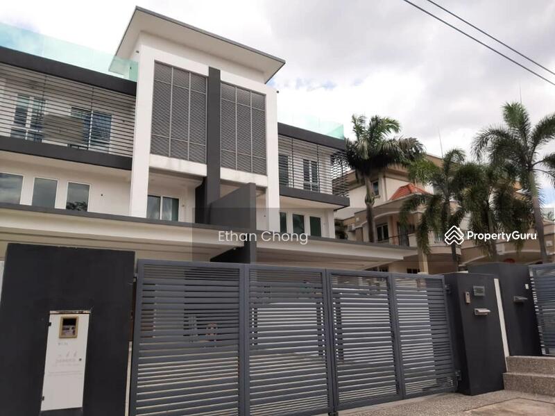 Untuk Disewa - Sri Petaling 3 and half Sty Semi D With Lift Fully furnished kuala lumpur