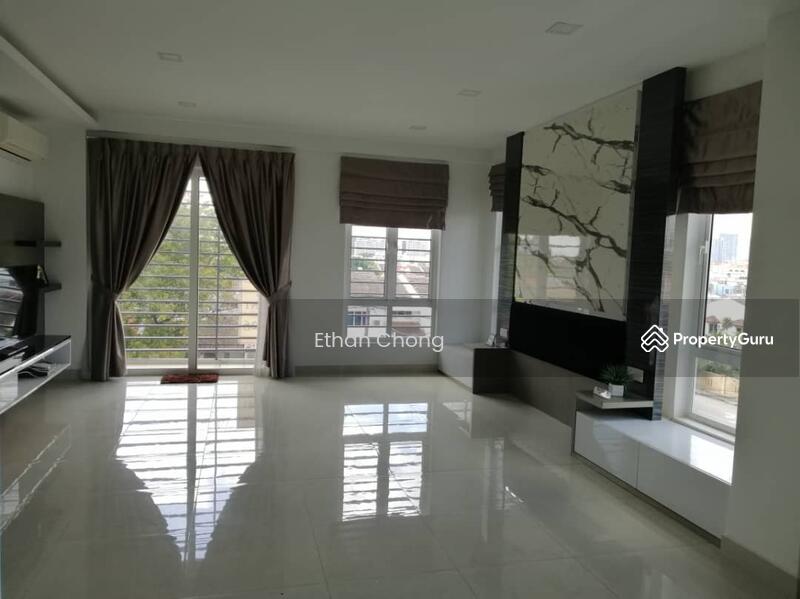 Untuk Disewa - Sri Petaling 3 and half Sty Semi D With Lift Fully furnished kuala lumpur