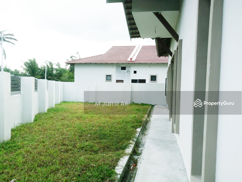 Tanah Bahagian Tepi Lot Tepi. 