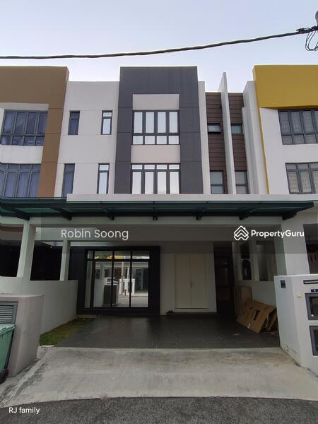 Rumah Teres 3-Tingkat untuk Dijual di Ujong Pasir (Melaka) - Robin Soong - PropertyGuru.com.my