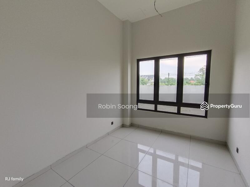 Rumah Teres 3-Tingkat untuk Dijual di Ujong Pasir (Melaka) - Robin Soong - PropertyGuru.com.my