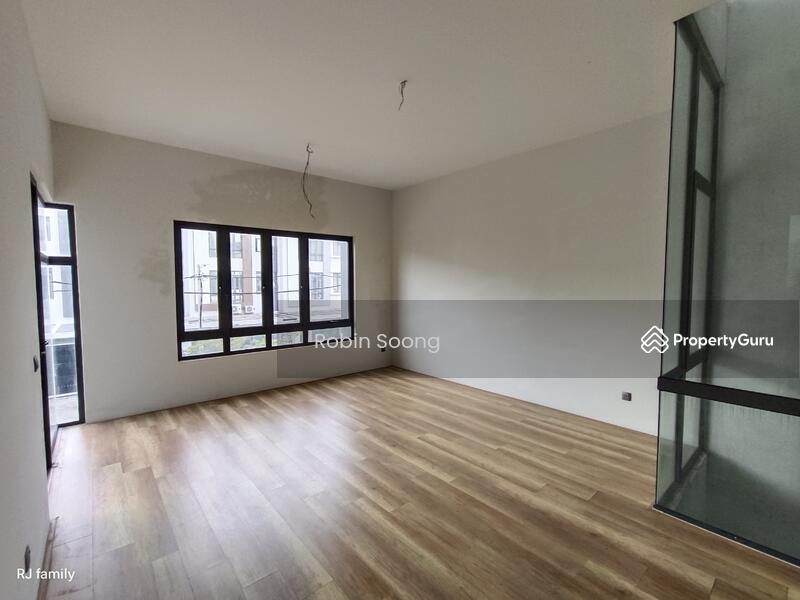 Rumah Teres 3-Tingkat untuk Dijual di Ujong Pasir (Melaka) - Robin Soong - PropertyGuru.com.my