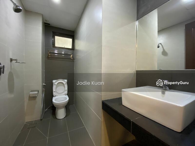 Common Bathroom 