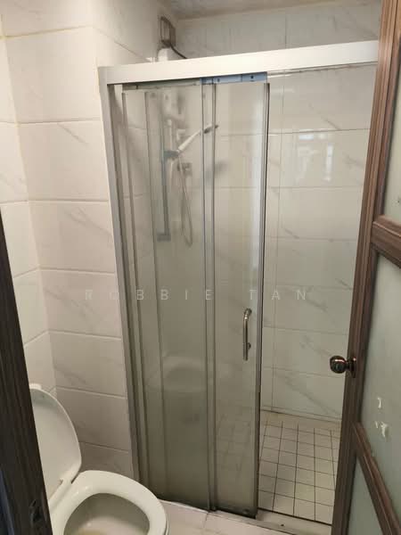 Apartment for Rent at Starview Bay @ Forest City - Robbie Tan - Bathroom - PropertyGuru.com.my