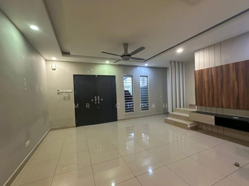 Terraced House for Rent in Taman Dato Demang (Seri Kembangan) - Mr. Chuah - Living Room - PropertyGuru.com.my