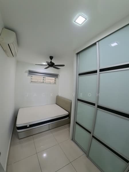 Kondominium untuk Dijual di Tropicana Bay Residences - Jacky Yeoh - Bedroom - PropertyGuru.com.my