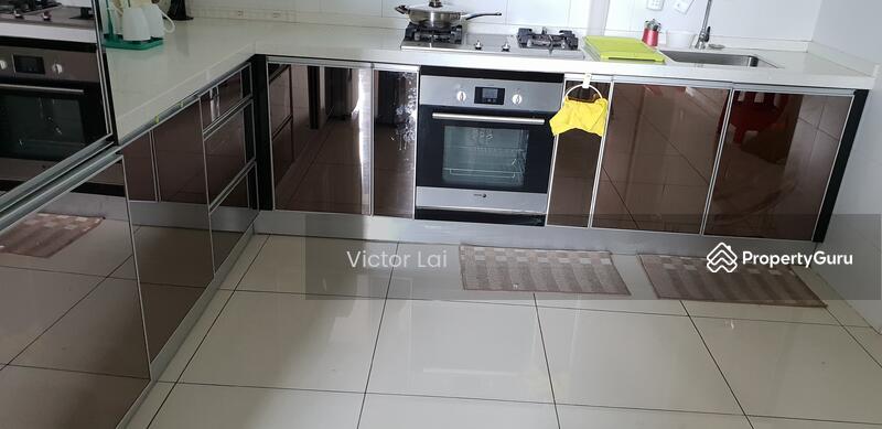 Oven and L-shaped counter