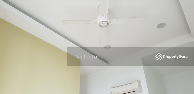 High ceiling for a roomy feel of the unit