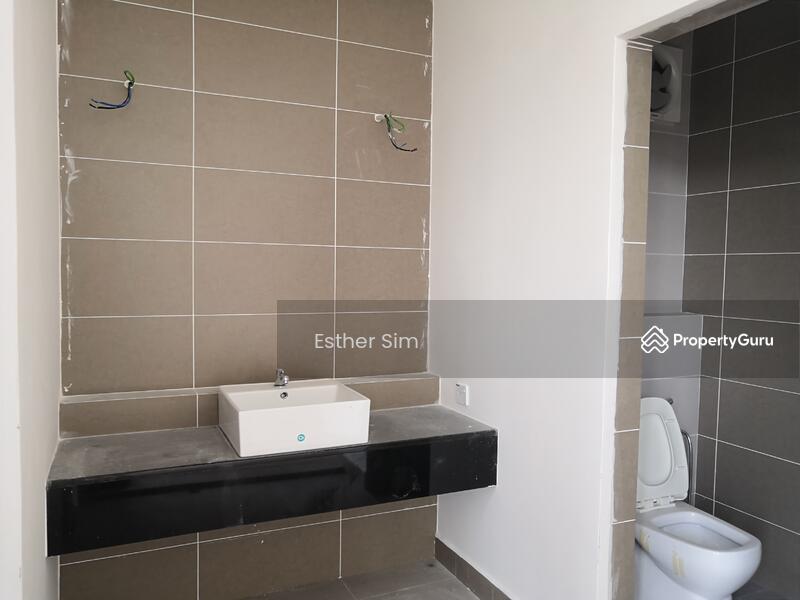 Corner 3 storey house in Taman Bayu Aman untuk Untuk Dijual - RM 1,100,000, Mac 2026 - PropertyGuru.com.my