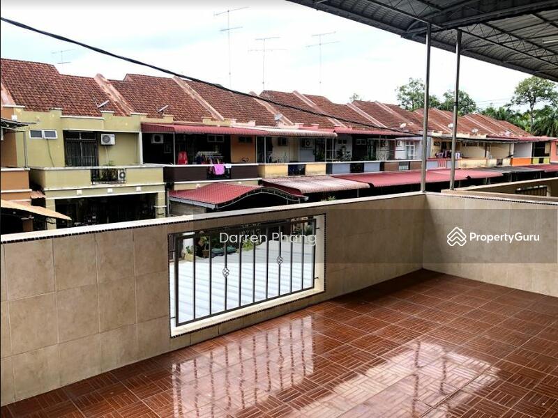 Taman Kluang Jaya, Jalan Timah, Kluang, Johor, 4 Bedrooms, 1540 sqft