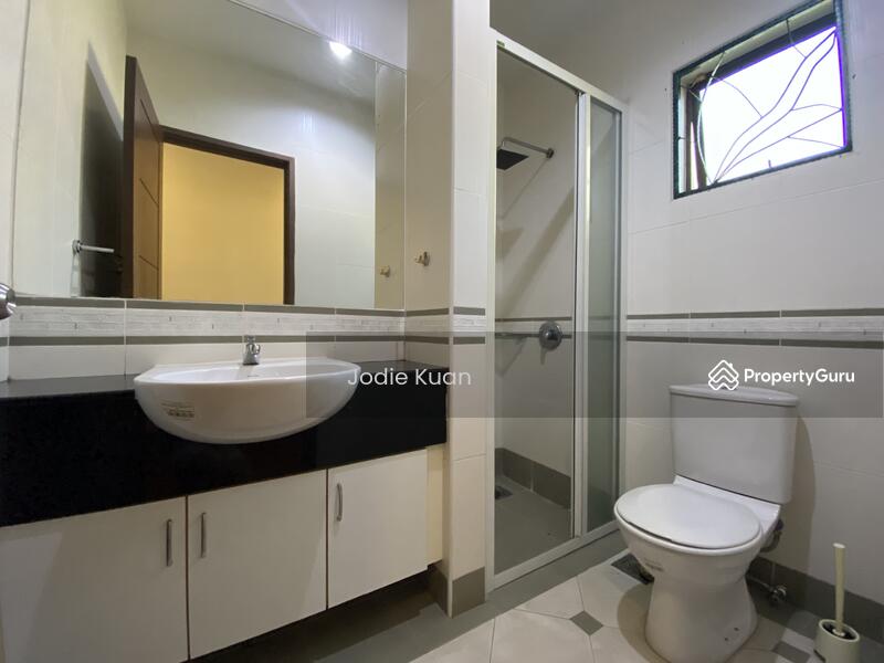 Bedroom 2 En-Suite Bath