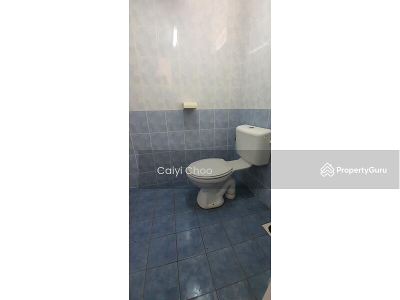 Apartment for Rent at Fully furnish Permai Lake view Apartment at Tambun - Caiyi Choo - Bathroom at common area - PropertyGuru.com.my