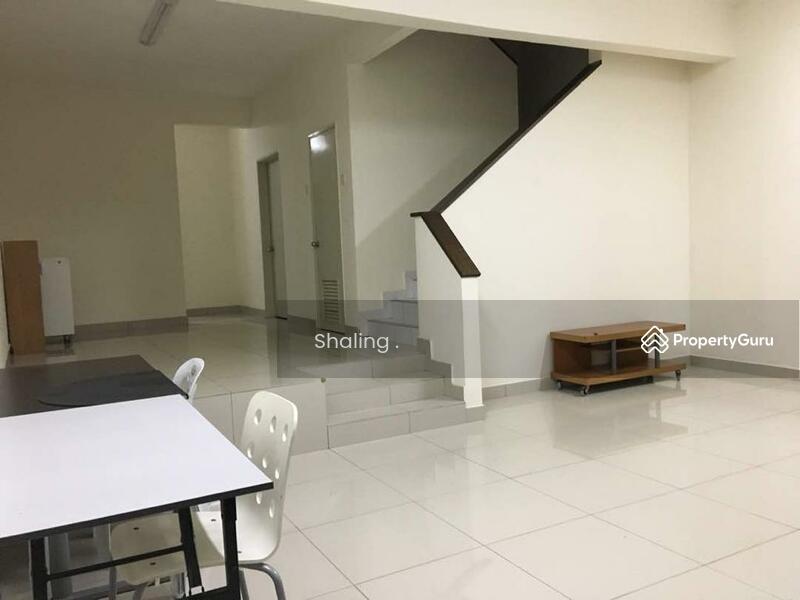 Untuk Disewa - Palm Walk