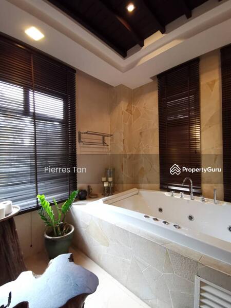 Bathroom with Jacuzzi 