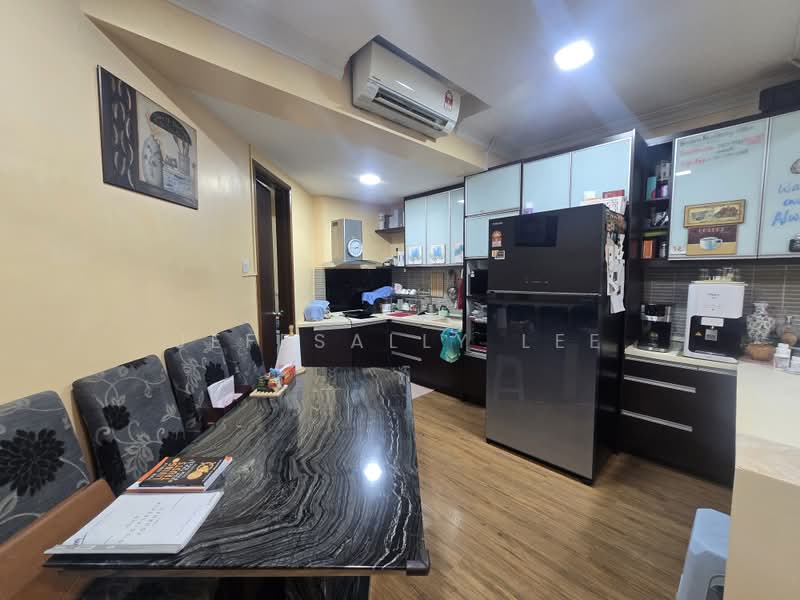Kondominium untuk Dijual di Saujana Residency - JeffSally Lee - Open concept Kitchen with dining table - PropertyGuru.com.my