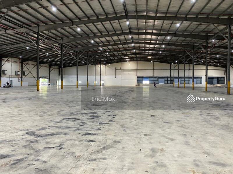 Shah Alam, Spacious Shared Warehouse with 22 loading bays and dock