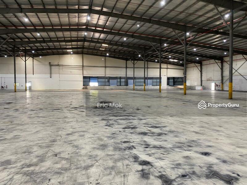 Shah Alam, Spacious Shared Warehouse with 22 loading bays and dock
