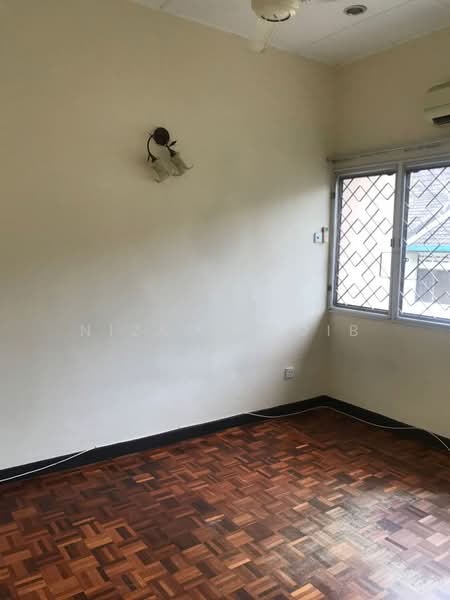 3-storey Terraced House for Rent in Ampang Jaya (Ampang) - Nizam Shoib - Room 2 - PropertyGuru.com.my