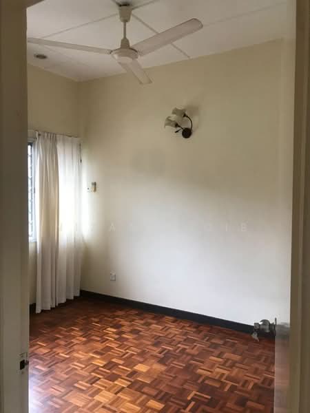 3-storey Terraced House for Rent in Ampang Jaya (Ampang) - Nizam Shoib - Room 3 - PropertyGuru.com.my