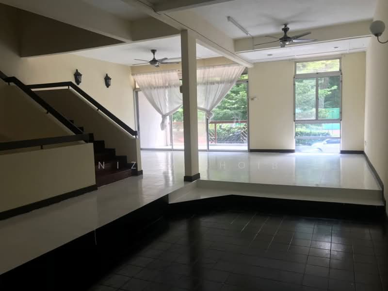 3-storey Terraced House for Rent in Ampang Jaya (Ampang) - Nizam Shoib - Balcony from dining area - PropertyGuru.com.my