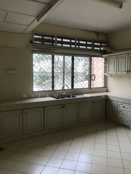 3-storey Terraced House for Rent in Ampang Jaya (Ampang) - Nizam Shoib - Kitchen - PropertyGuru.com.my