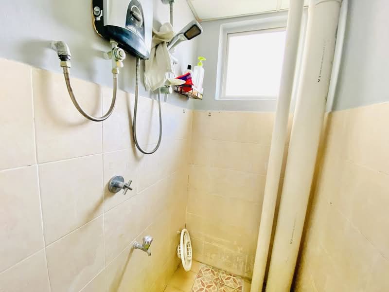 Pangsapuri untuk Dijual di Selesa I Resort Apartment (Pangsapuri Damai Mewah B) - Erin Yusof - Bathroom - PropertyGuru.com.my