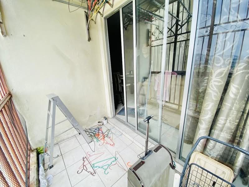 Pangsapuri untuk Dijual di Selesa I Resort Apartment (Pangsapuri Damai Mewah B) - Erin Yusof - Balcony - PropertyGuru.com.my