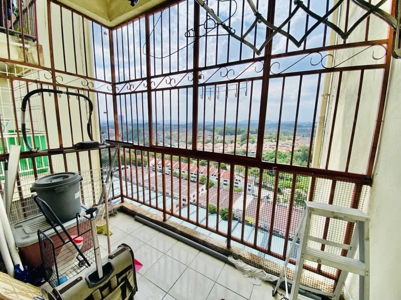 Pangsapuri untuk Dijual di Selesa I Resort Apartment (Pangsapuri Damai Mewah B) - Erin Yusof - Balcony - PropertyGuru.com.my